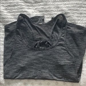 size 4 lululemon salute the sun singlet